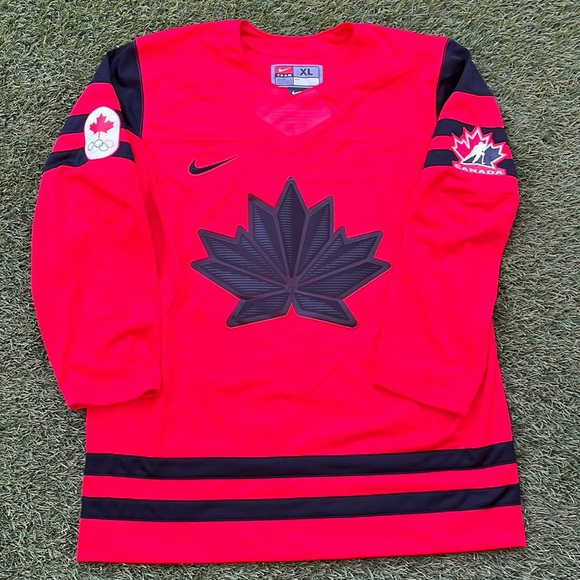 Nike Canada Hockey Jersey - Picture 3 of 5